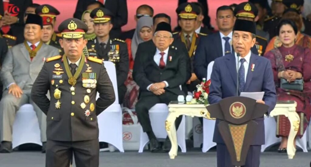 Jokowi Dianugerahi Medali Kehormatan Polri